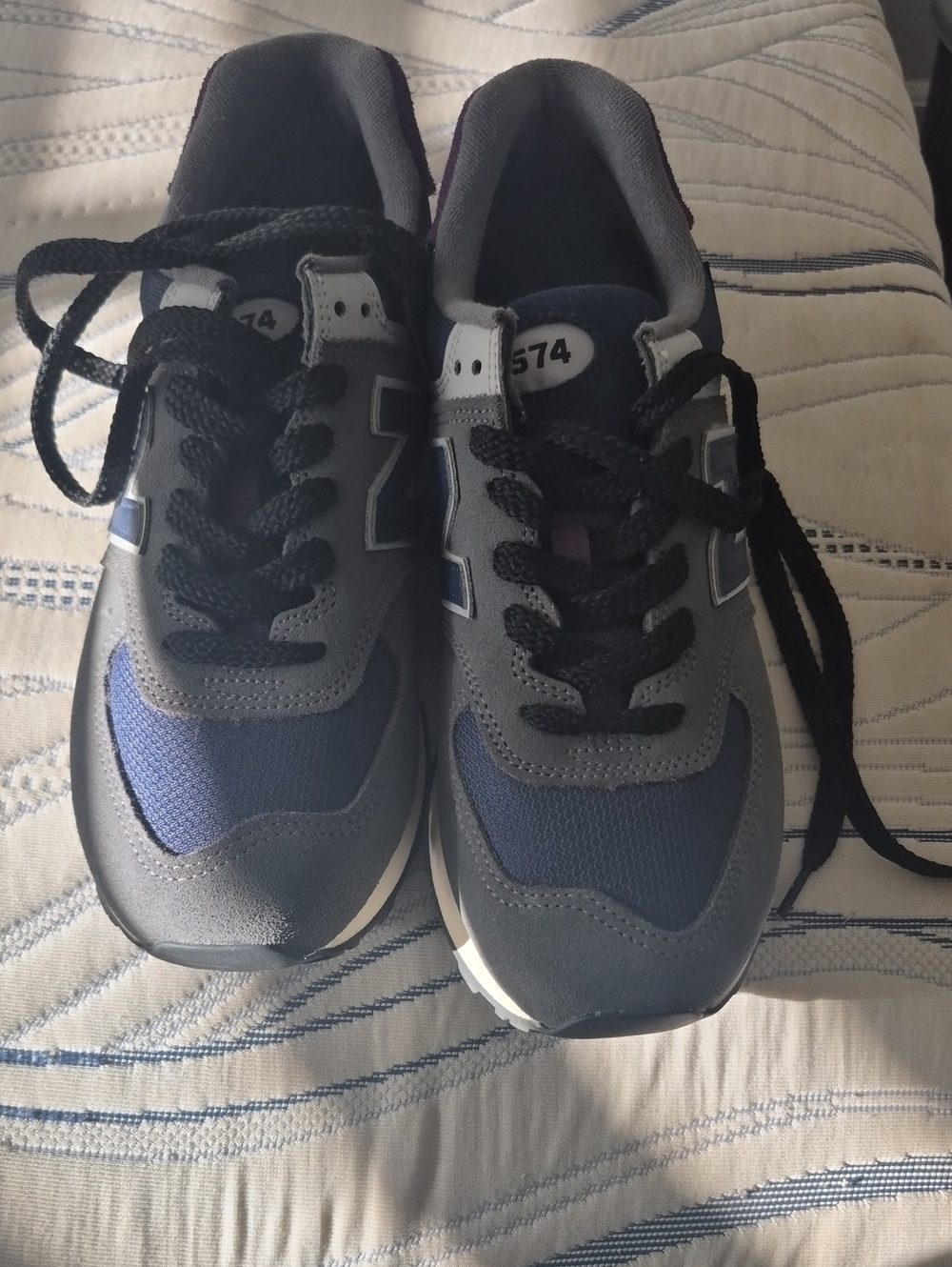 New Balance Men's Gray and Navy 574 Sneakers